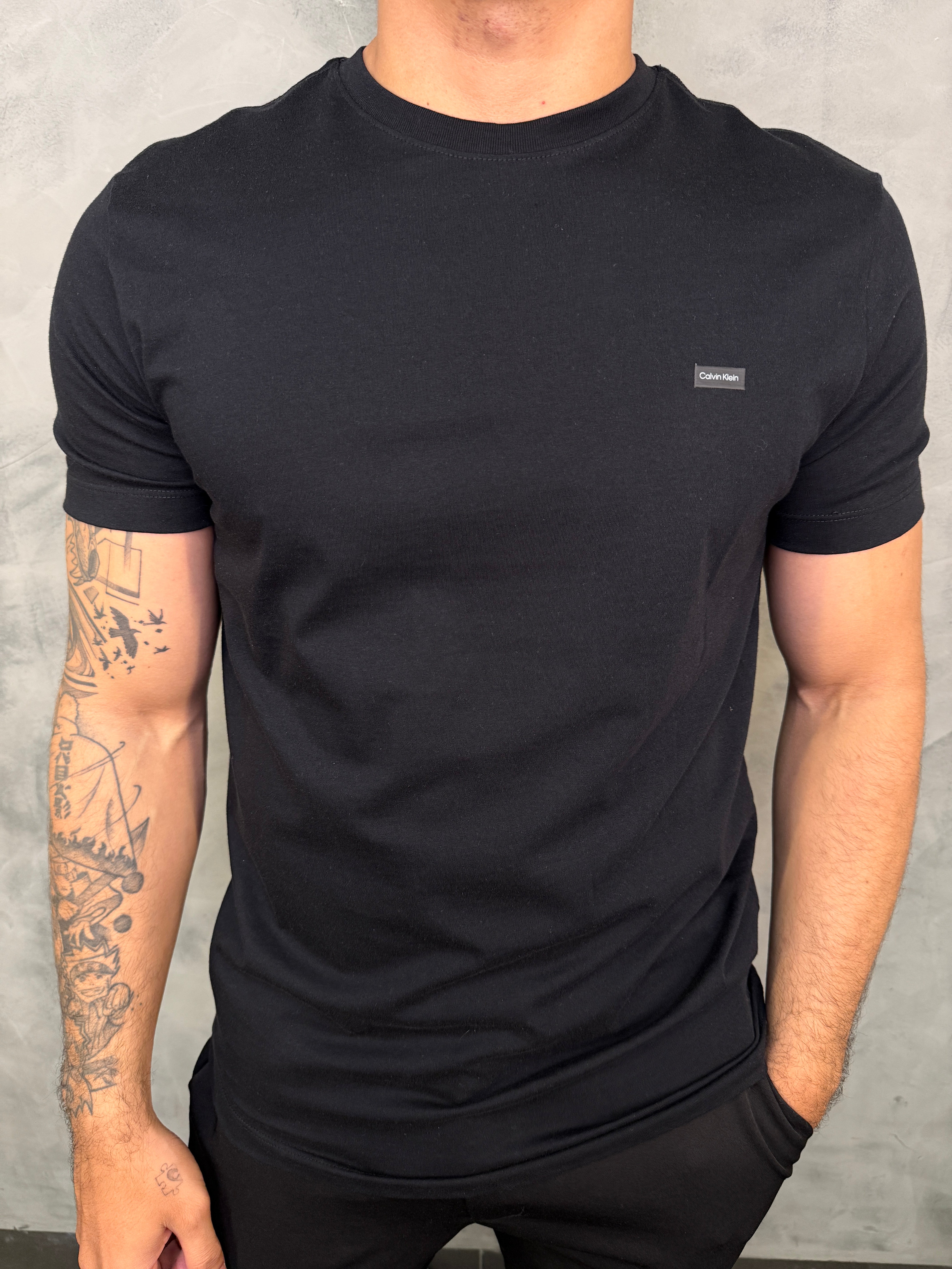 CAMISETA ALGODÃO EGÍPCIO CALVIN KLEIN PRETO