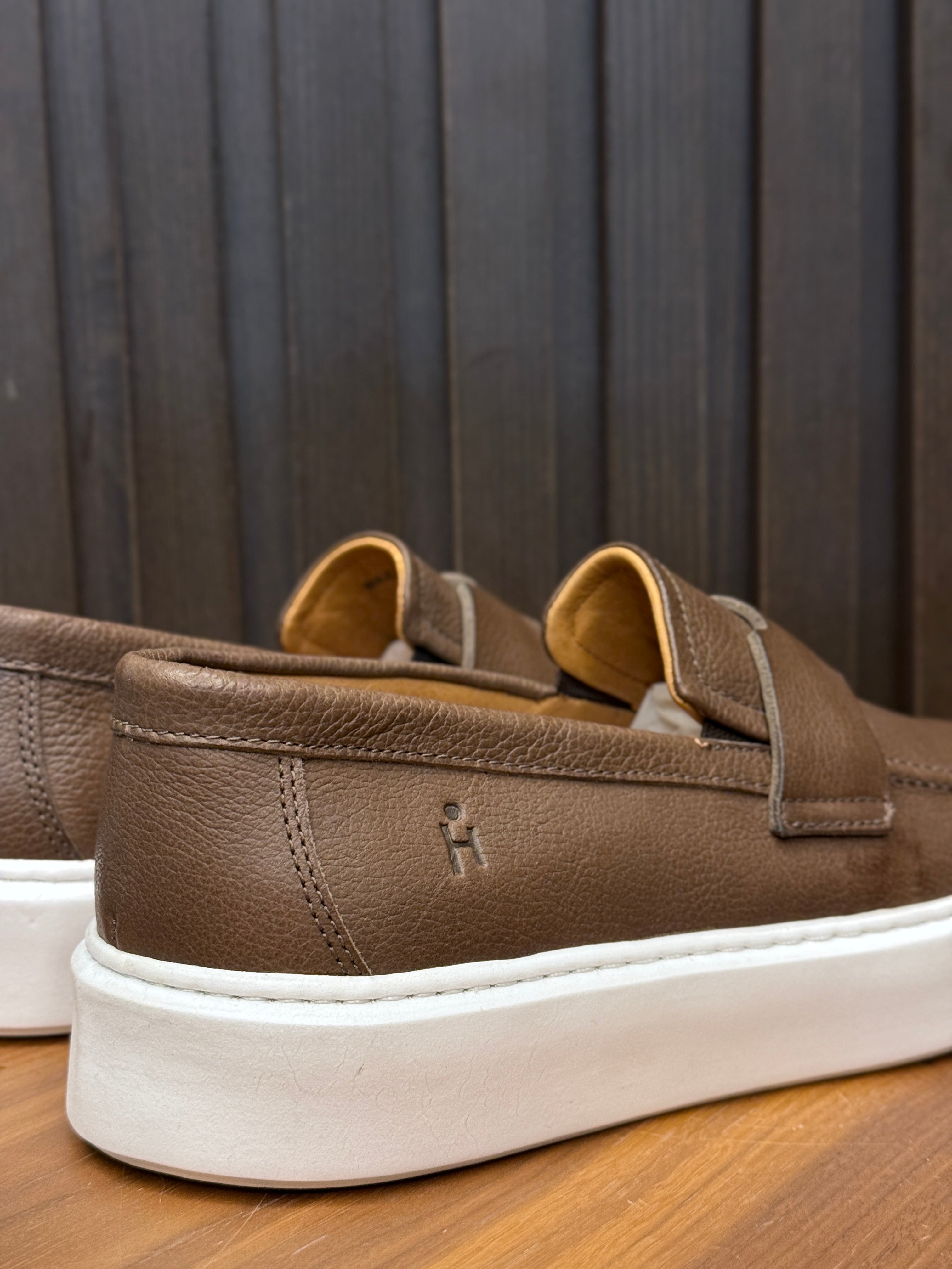 SLIP ON HORUS PONTO H CHOCOLATE