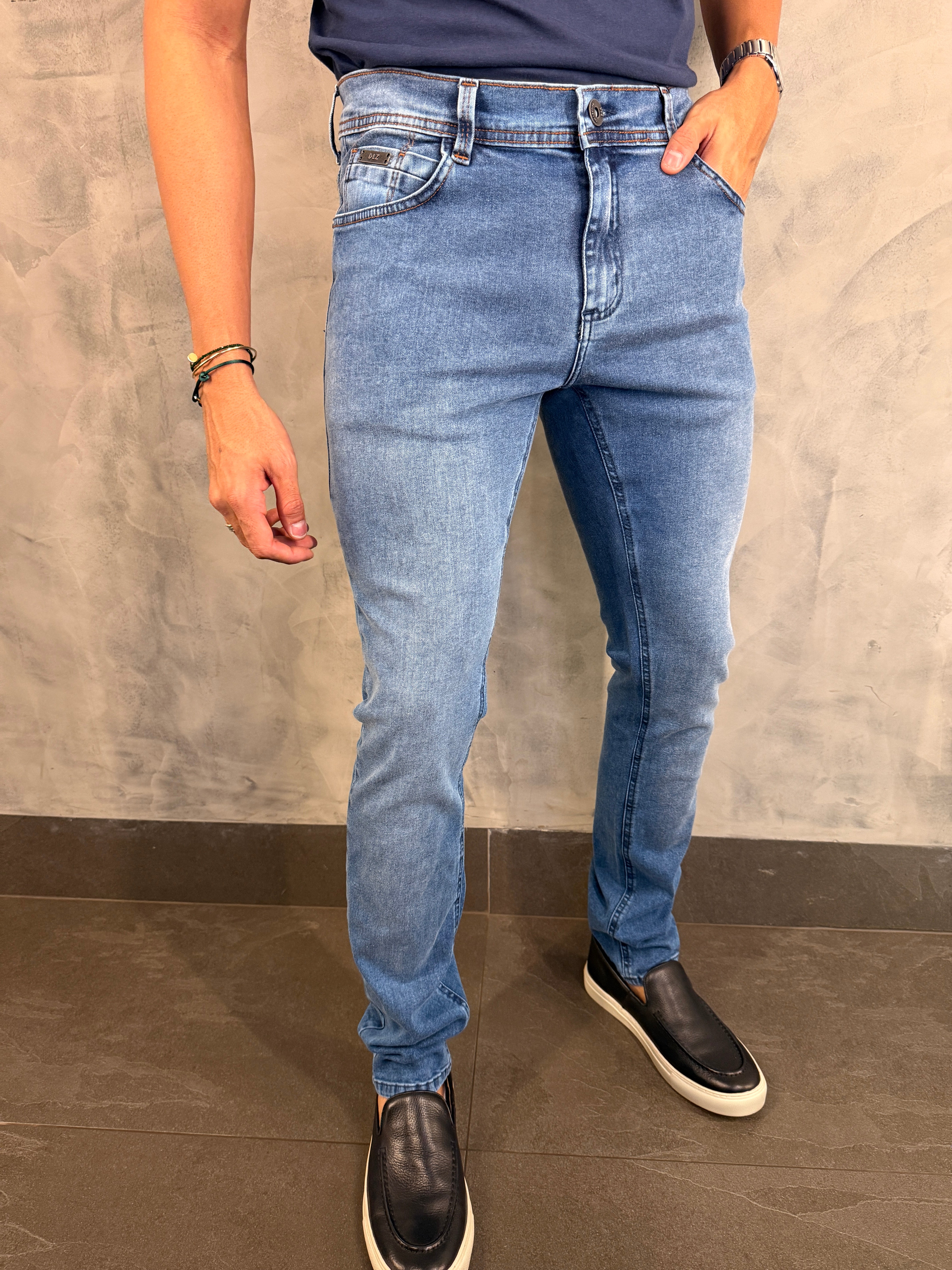 CALÇA JEANS SLIM DLZ LAVAGEM CLARA