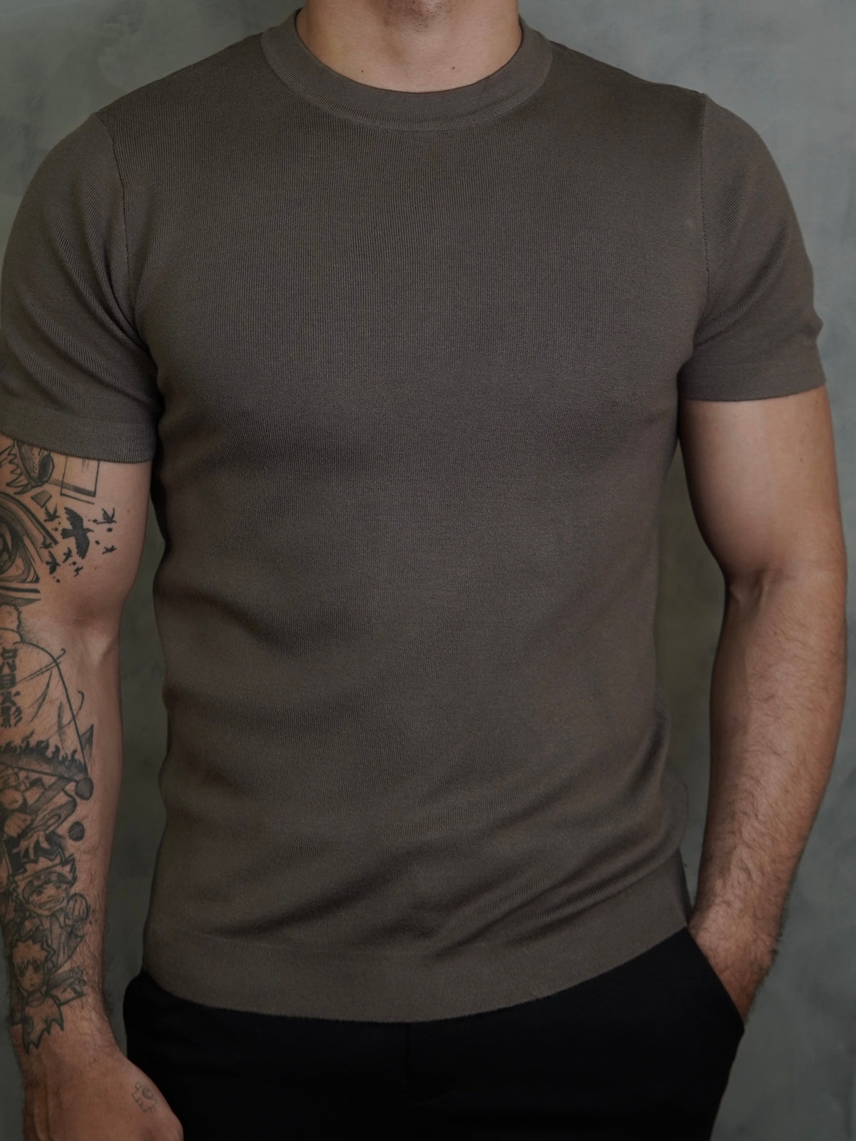 CAMISETA TRICOT GOLA REDONDA PONTO H VERDE MUSGO