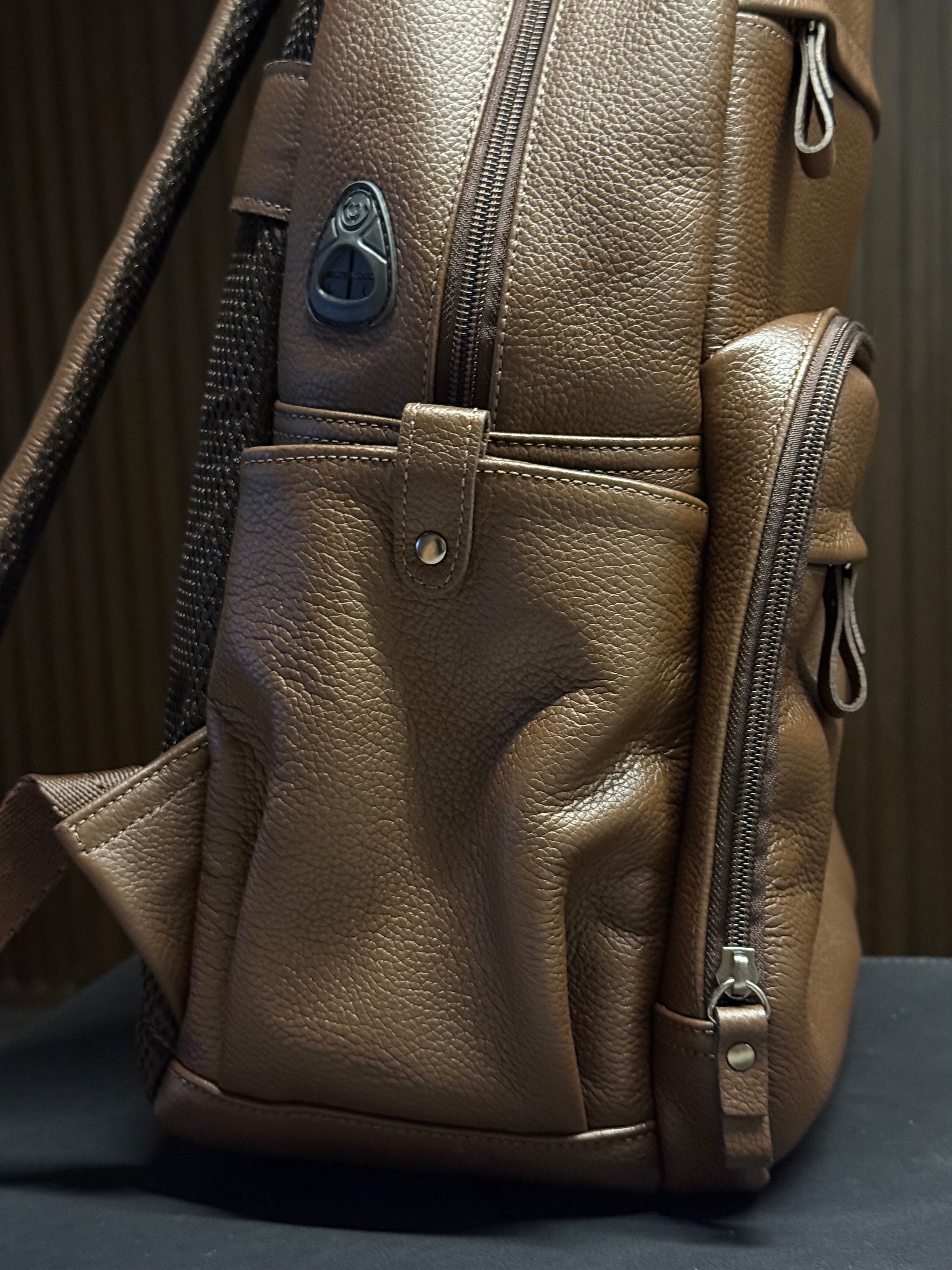 MOCHILA COURO PORTA FONE PONTO H CAFÉ