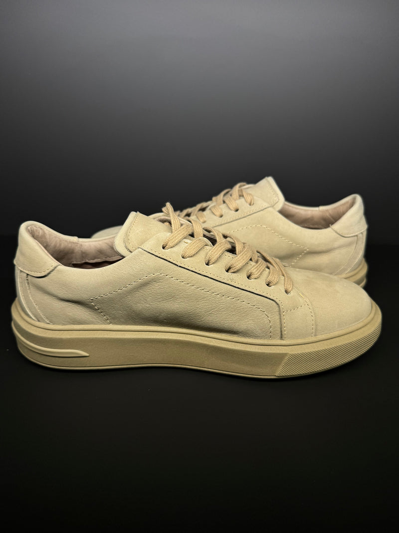 SNEAKER BASIC MONOCROMÁTICO LINHA SHELBY NOBUK PONTO H GINGER