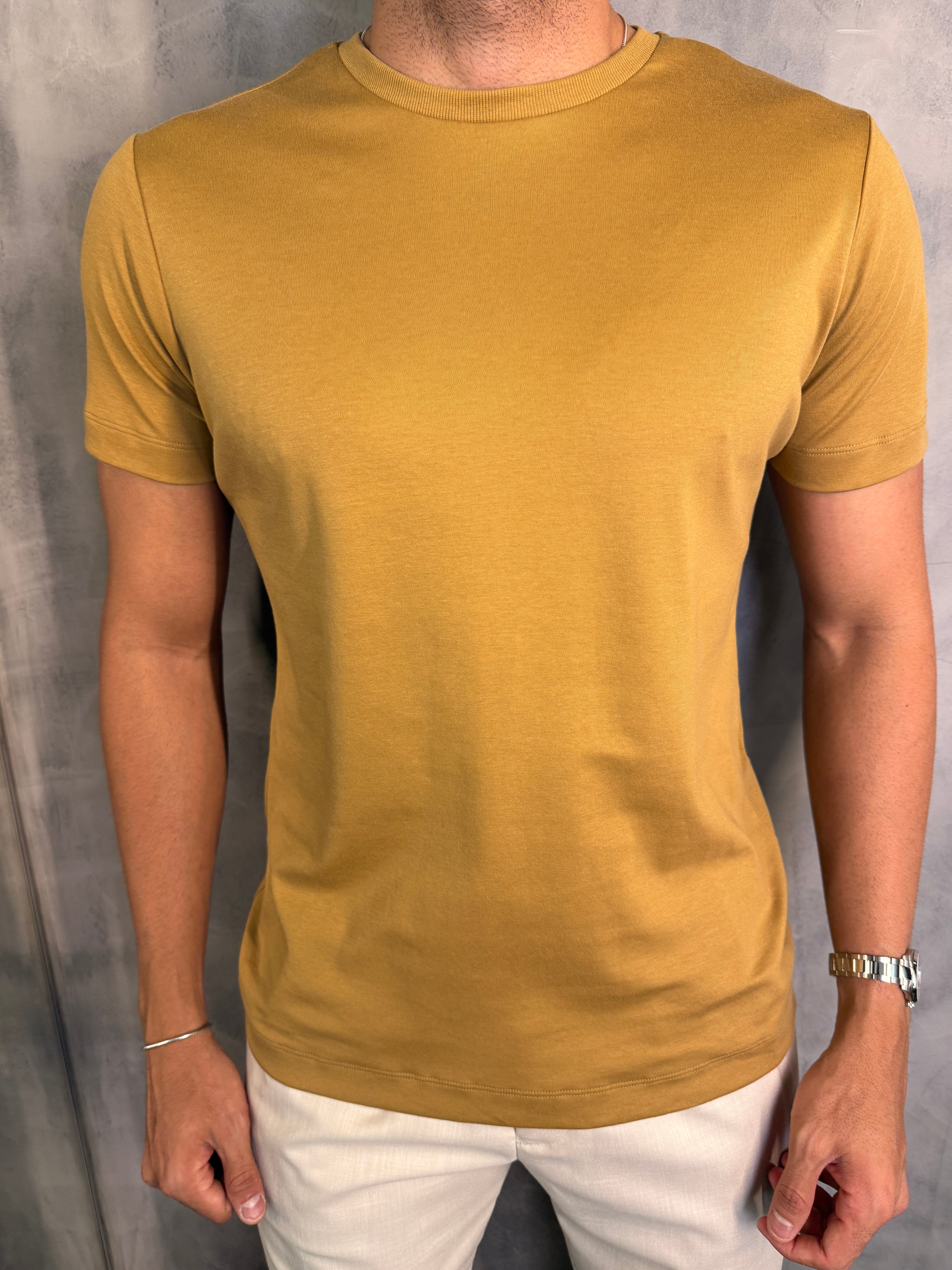 CAMISETA BÁSICA HERMES PONTO H CARAMELO