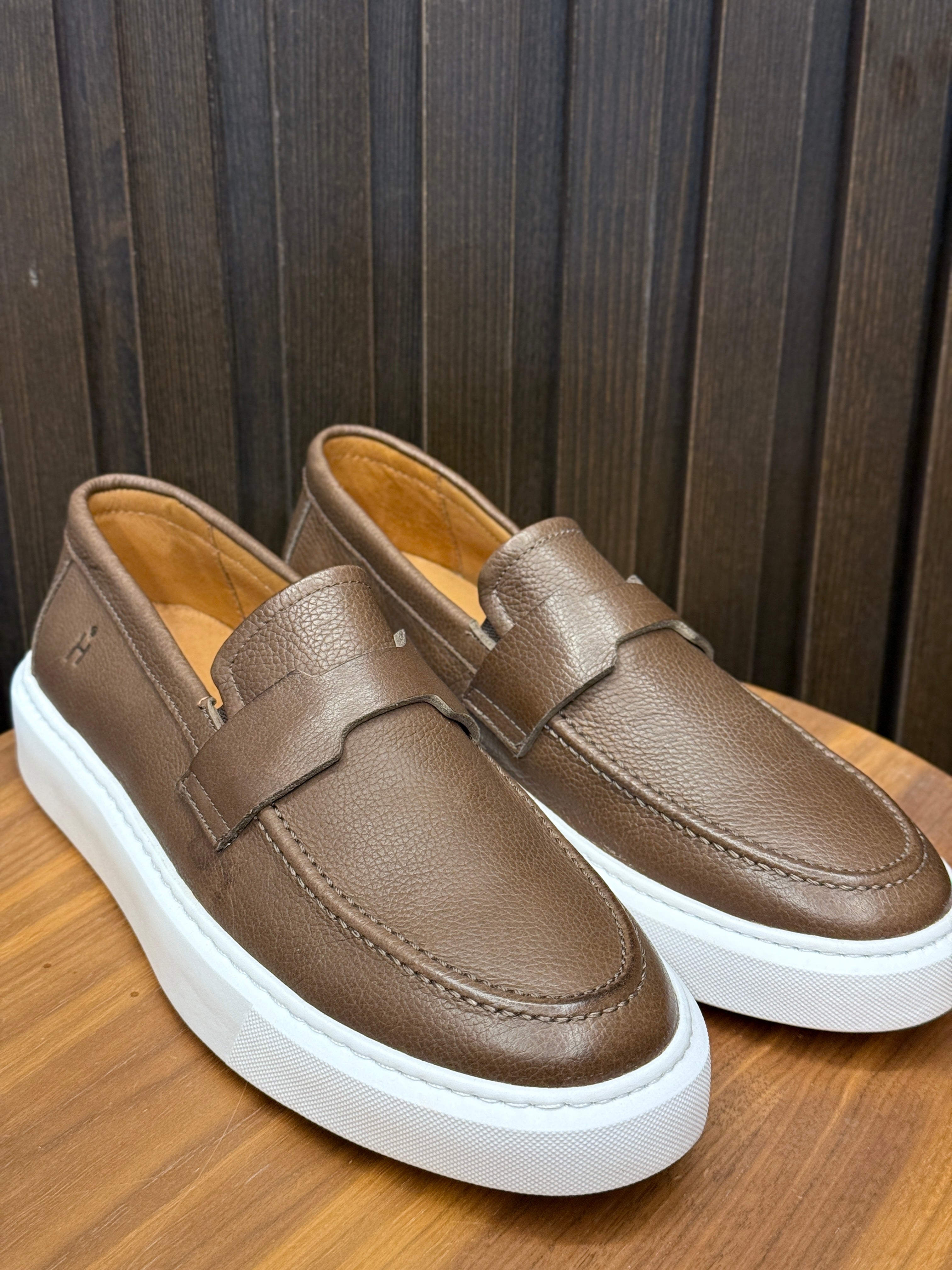 SLIP ON HORUS PONTO H CHOCOLATE