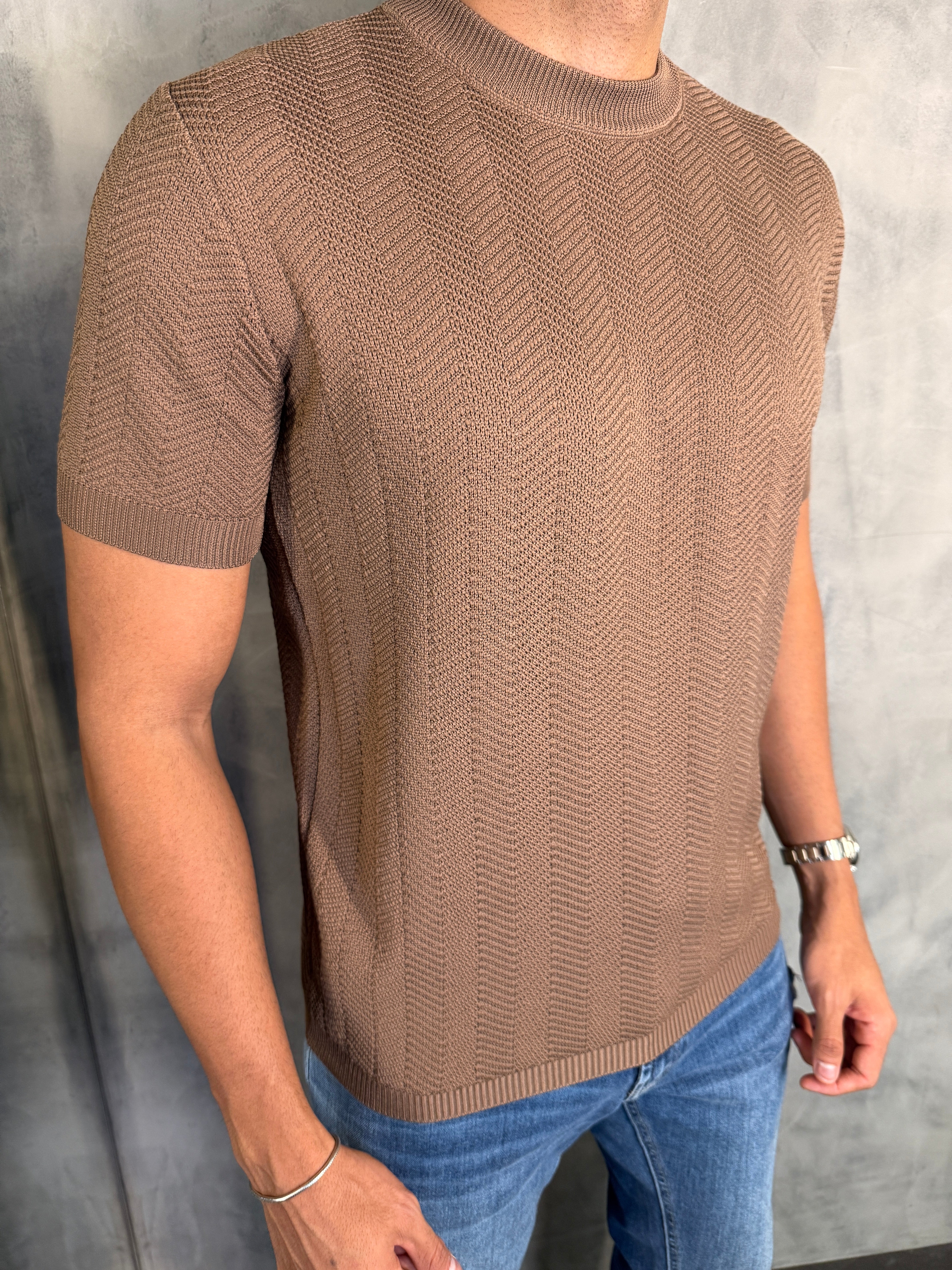 CAMISETA TRICOT GOLA CARECA SANDALO PONTO H