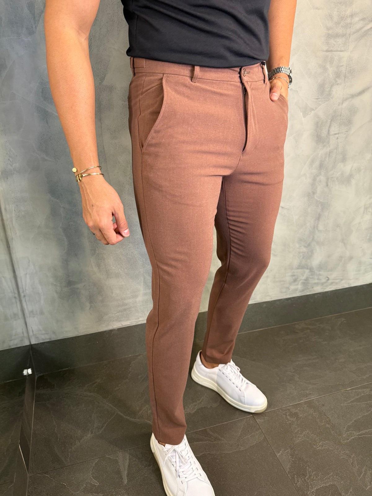 CALÇA ALF. SLIM STRETCH C/ AJUSTE BOTÃO PONTO H CAFÉ