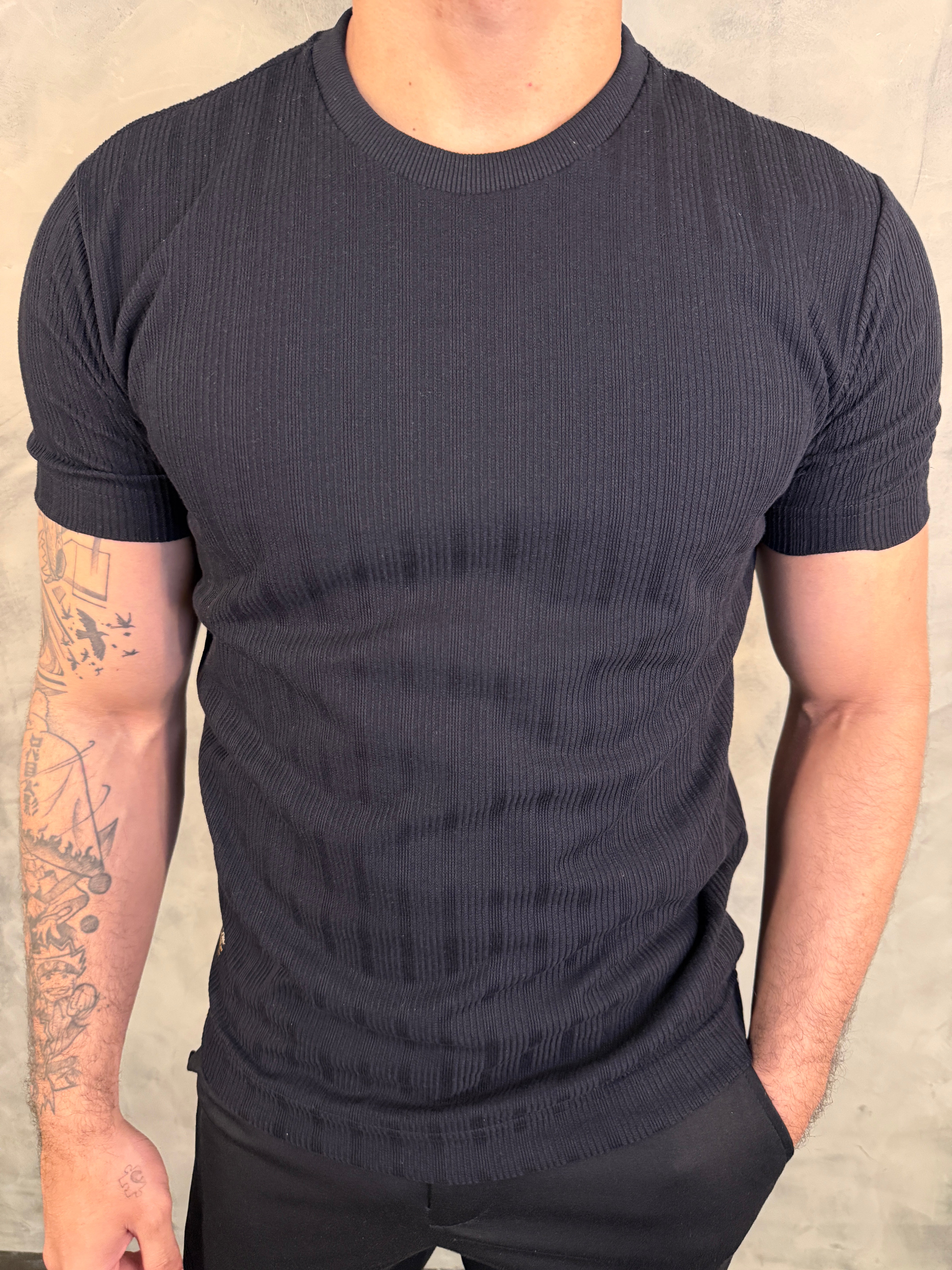 CAMISETA MALHA TRICOT SLIM KINGEJOE PRETO