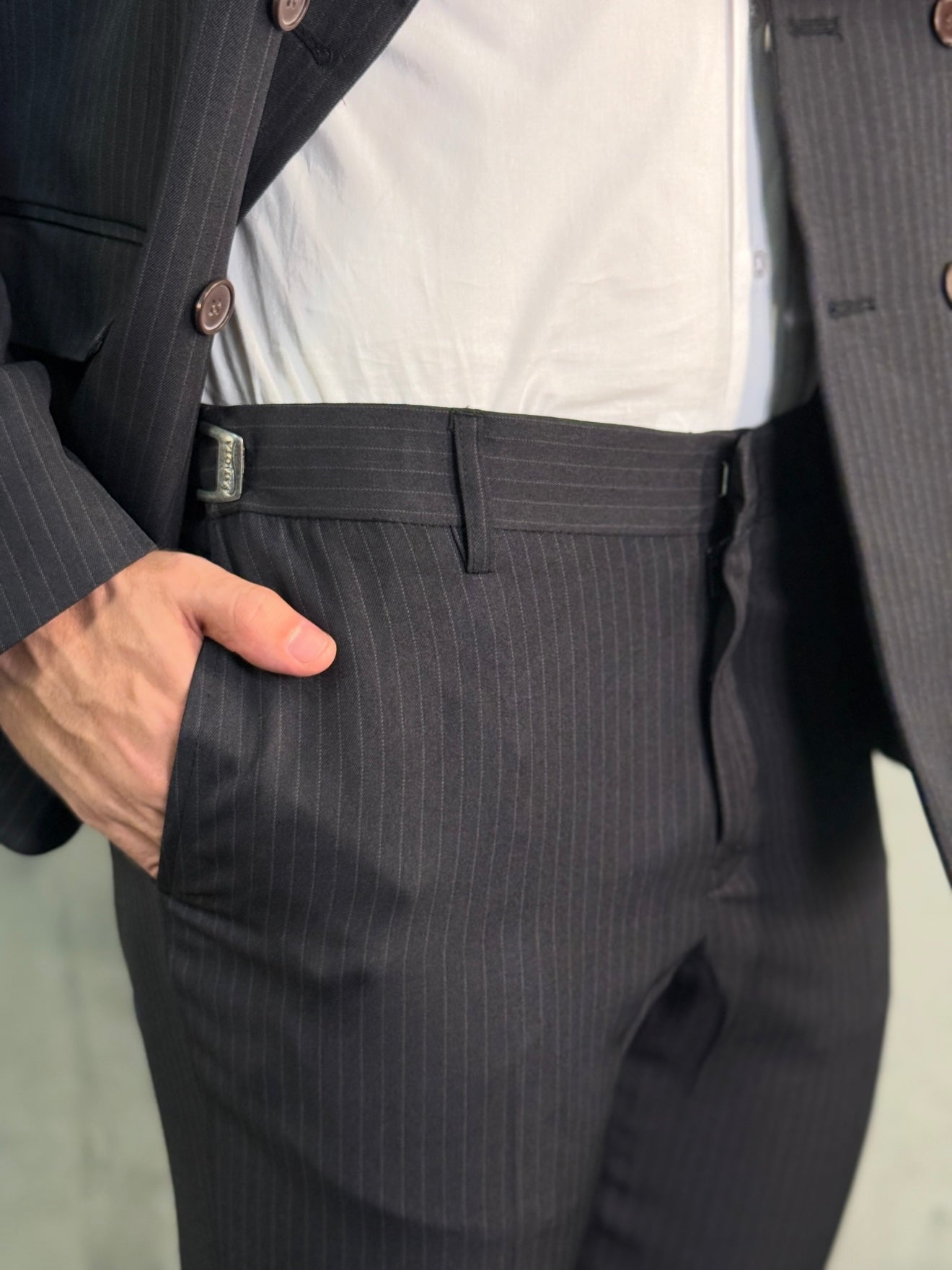 COSTUME SLIM TRANSPASSADO RISCA DE GIZ FATIOTA PRETO