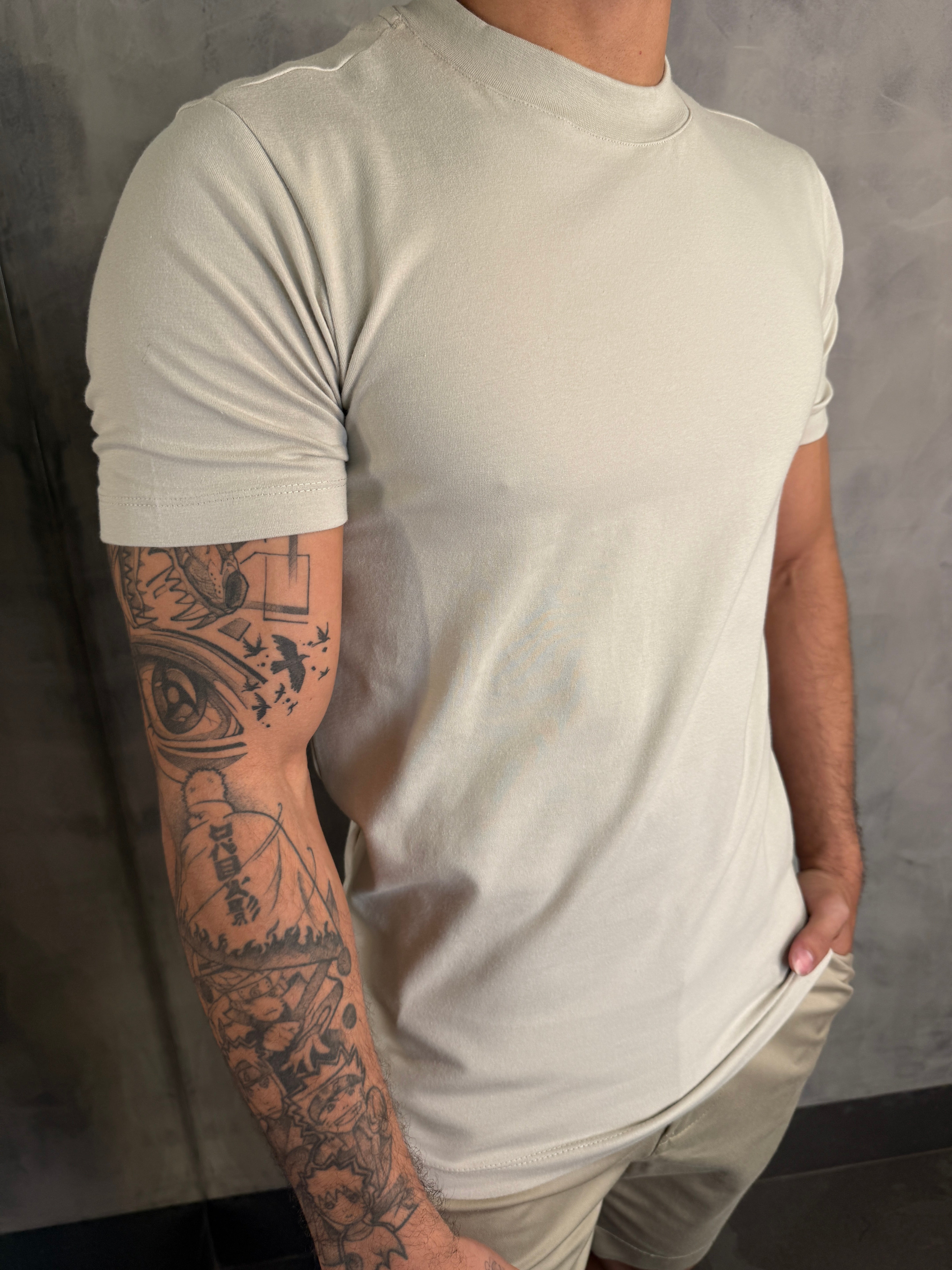 CAMISETA SLIM GOLA MÉDIA PONTO H AREIA