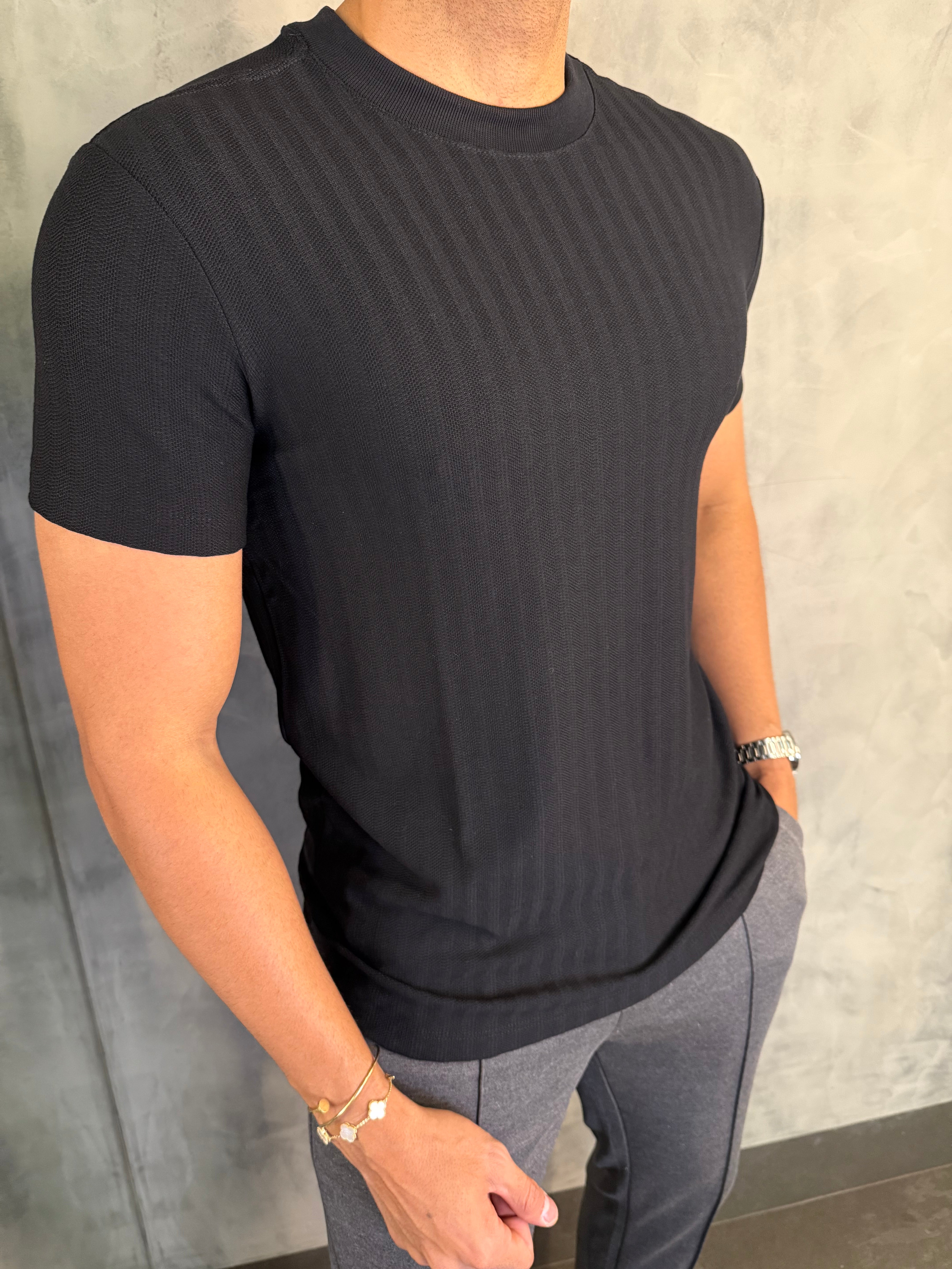 CAMISETA SLIM GOLA ALTA DLZ PRETO