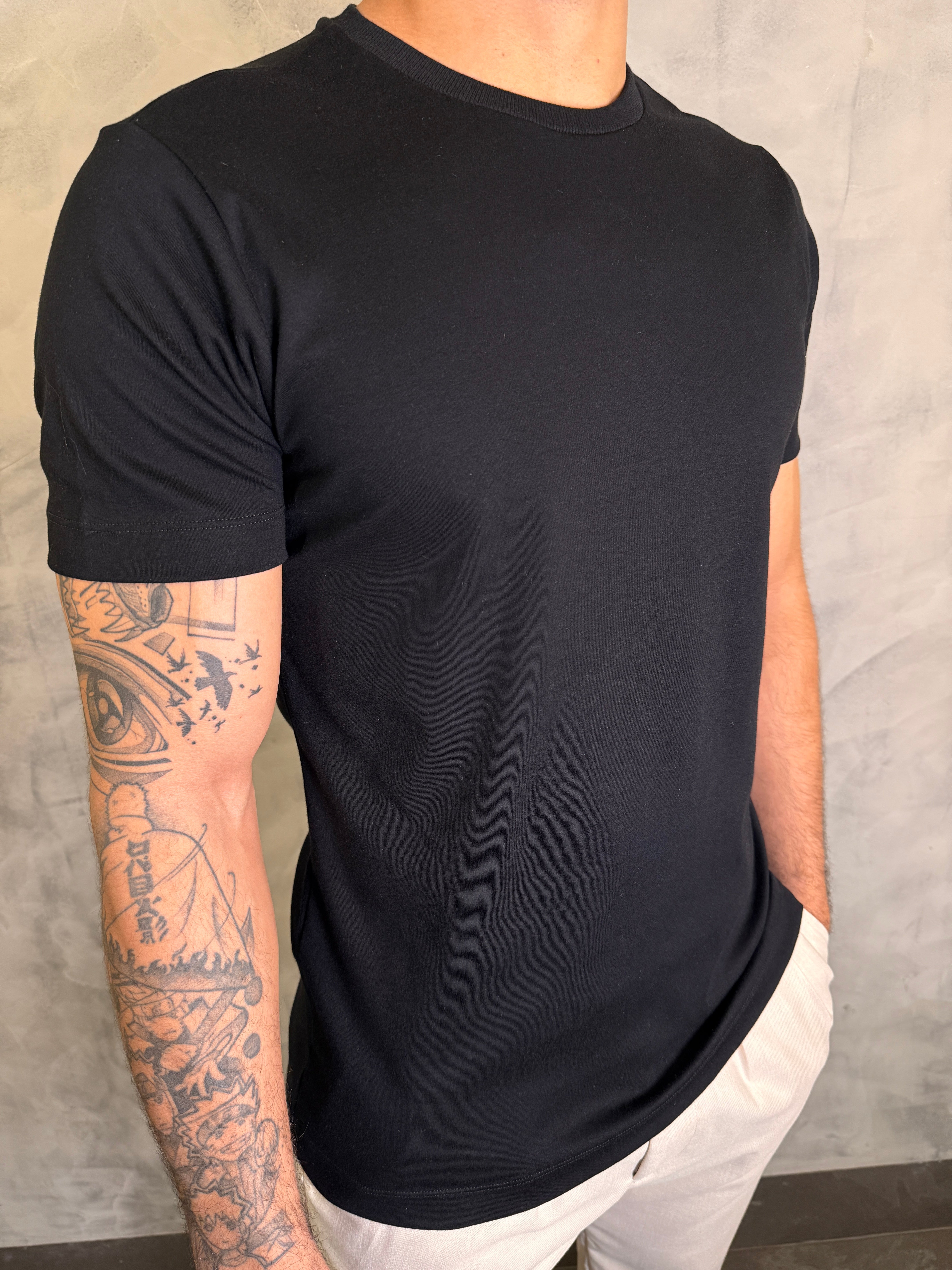 CAMISETA BÁSICA HERMES PONTO H PRETO