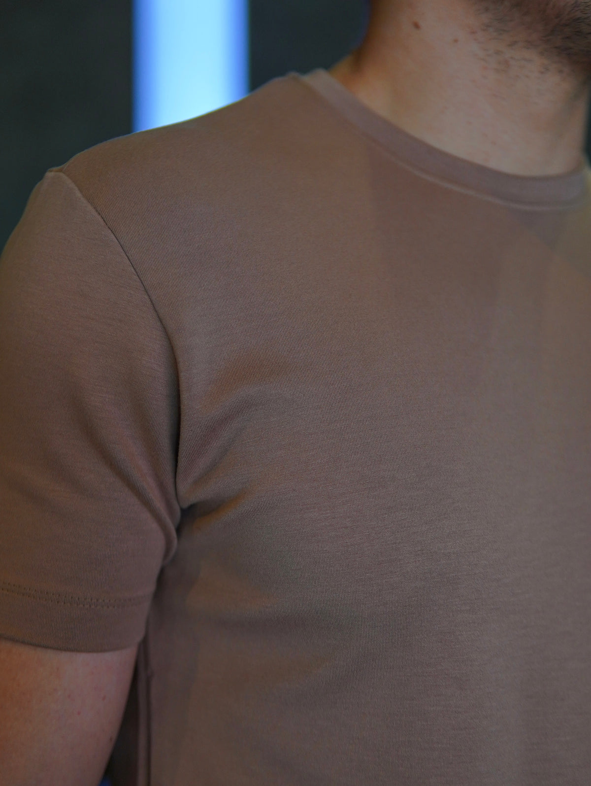 CAMISETA SUEDINE VISCOSE FLEX SLIM KINGEJOE MARROM