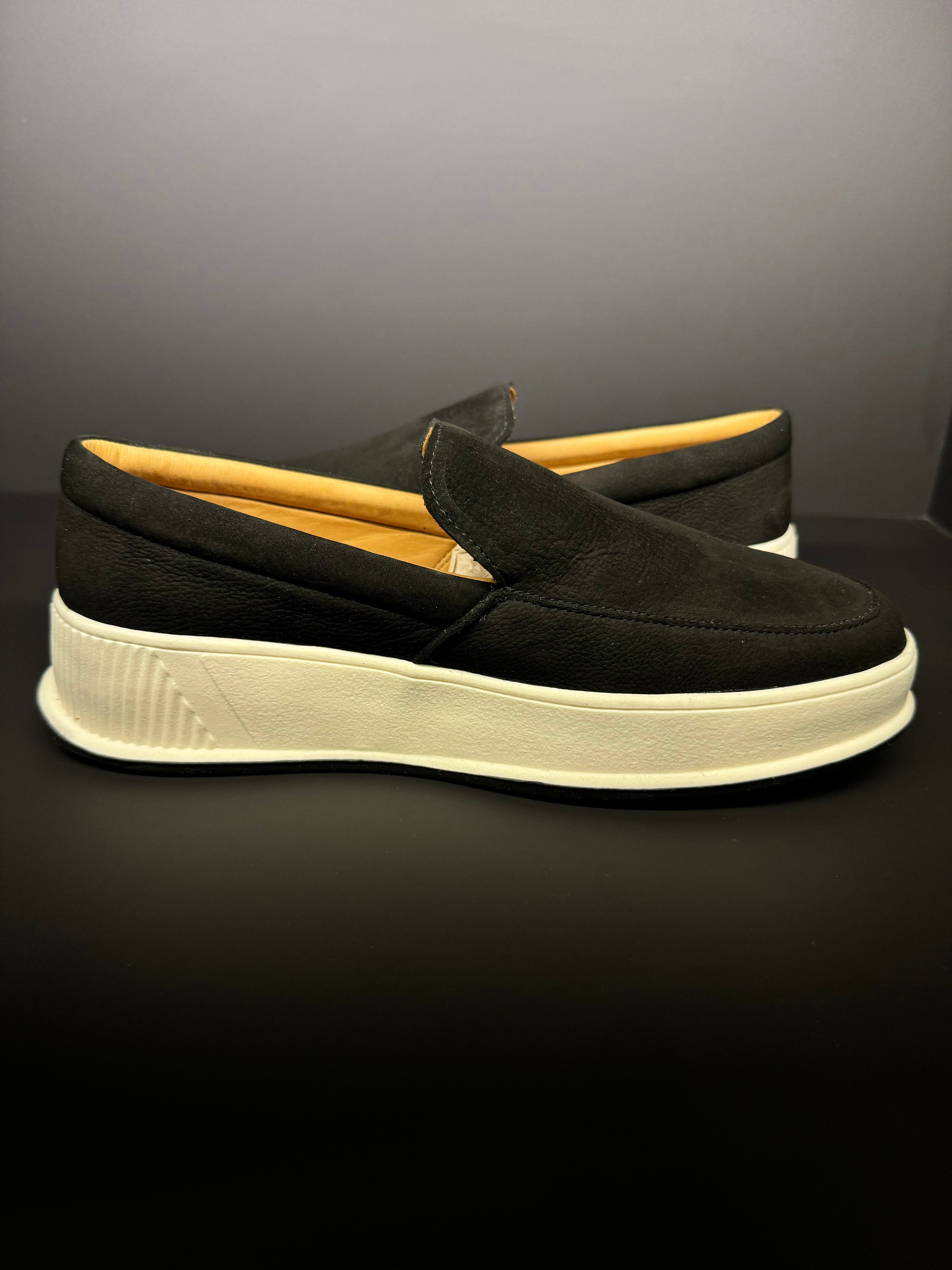 SLIP ON STUTTGART CHAMOÁ PONTO H PRETO
