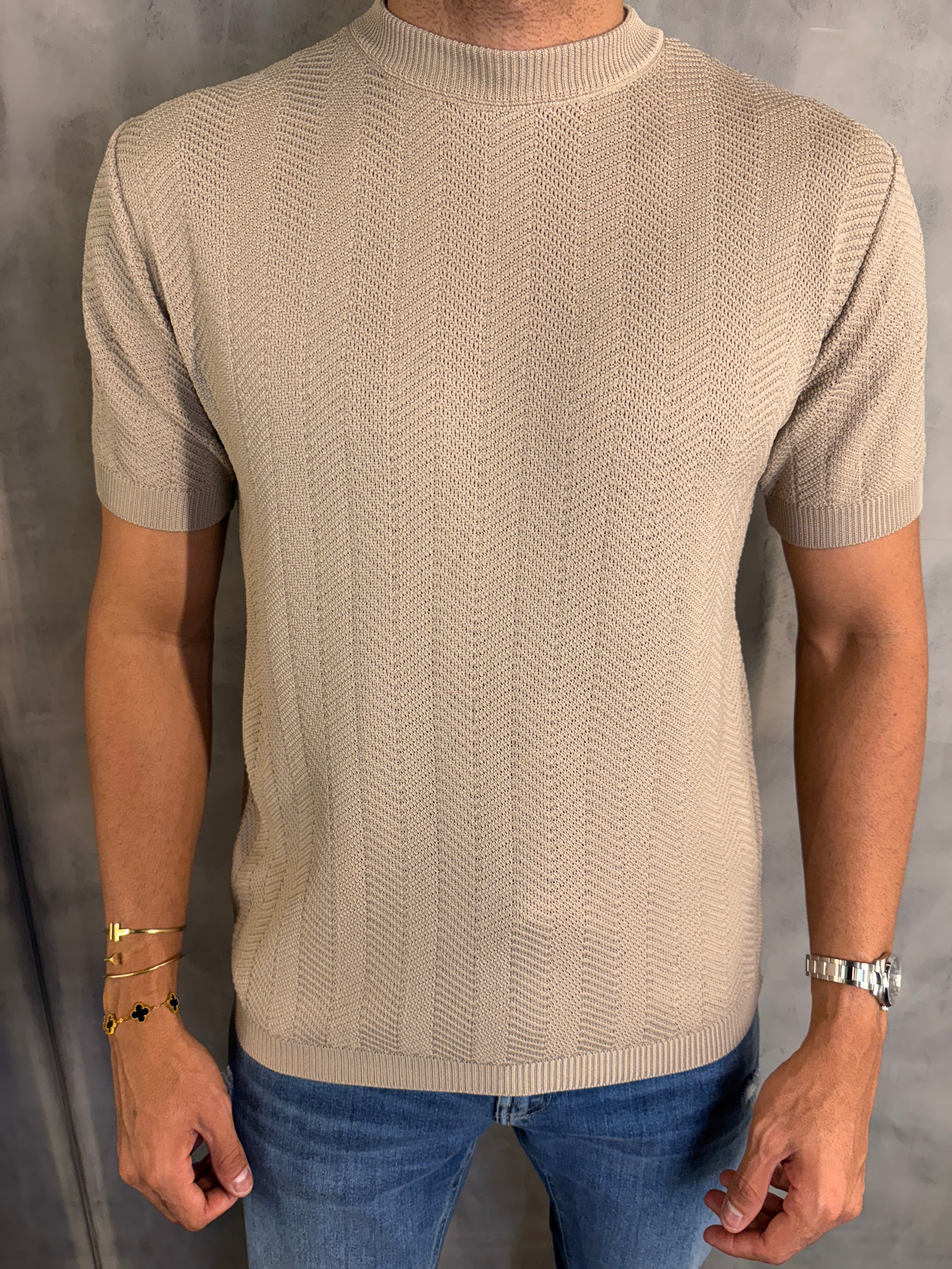 CAMISETA TRICOT GOLA CARECA SANDALO PONTO H