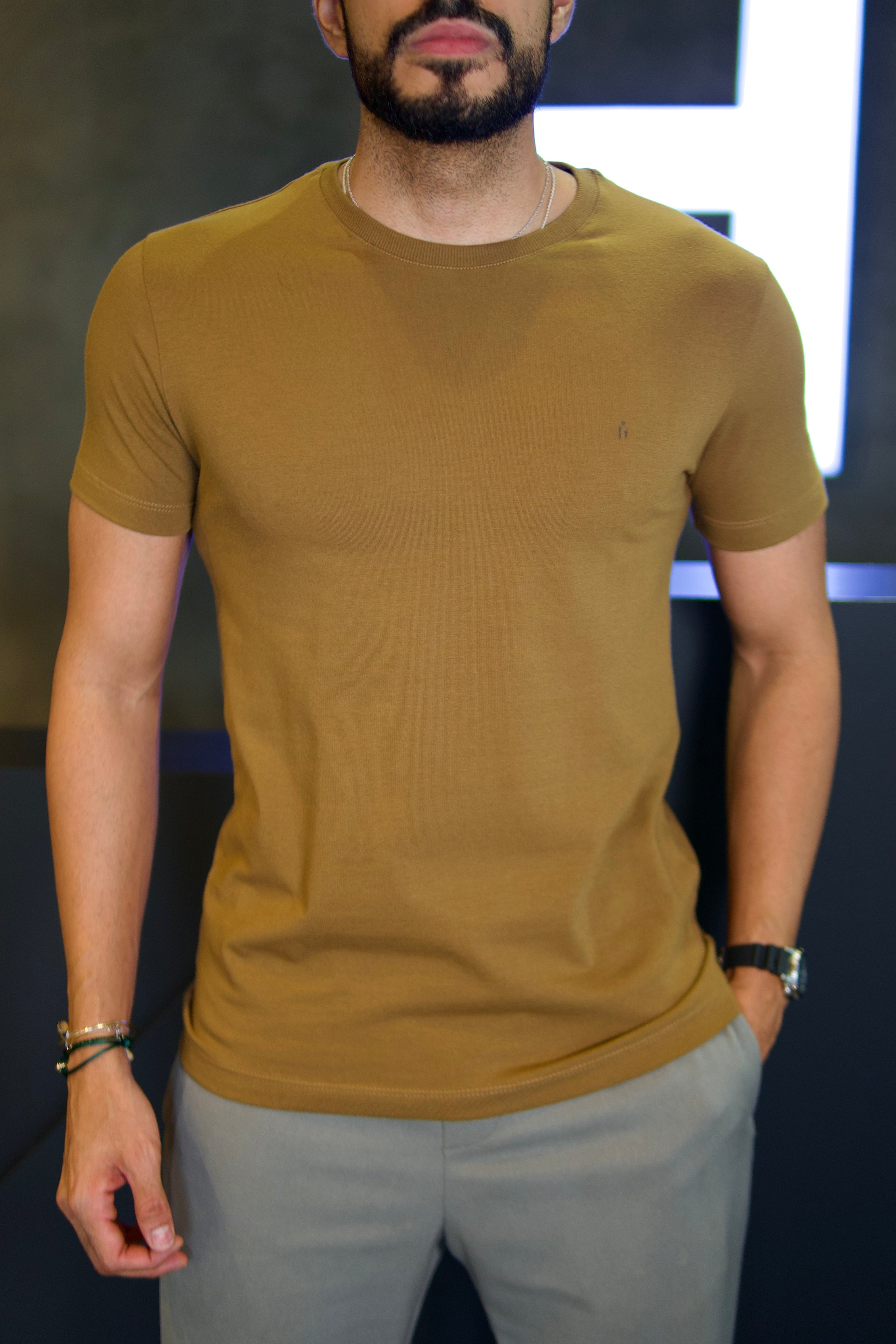 CAMISETA BÁSICA PONTO H KHAKI