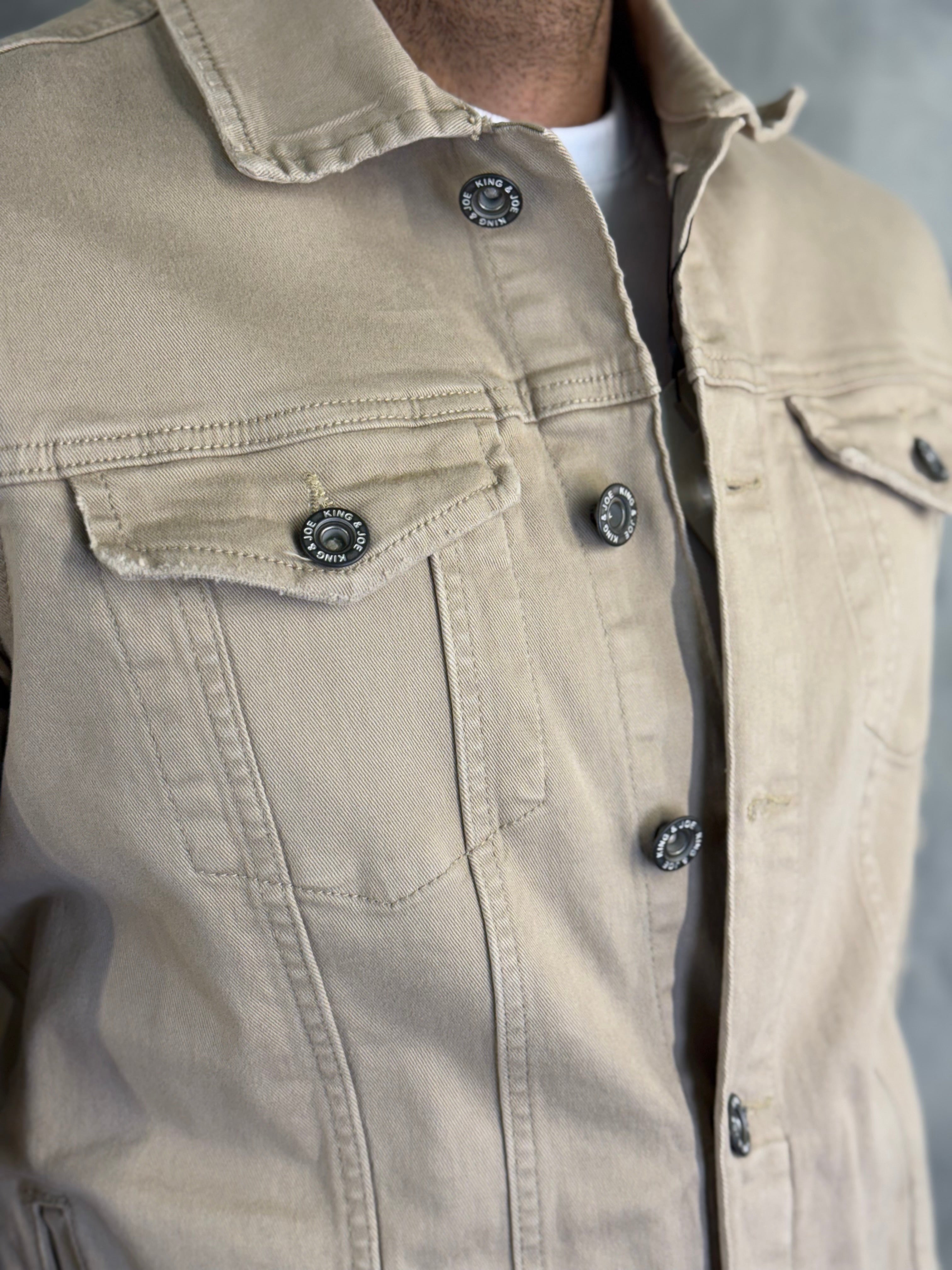 JAQUETA SARJA COLORS TRUCKER KINGEJOE BEGE