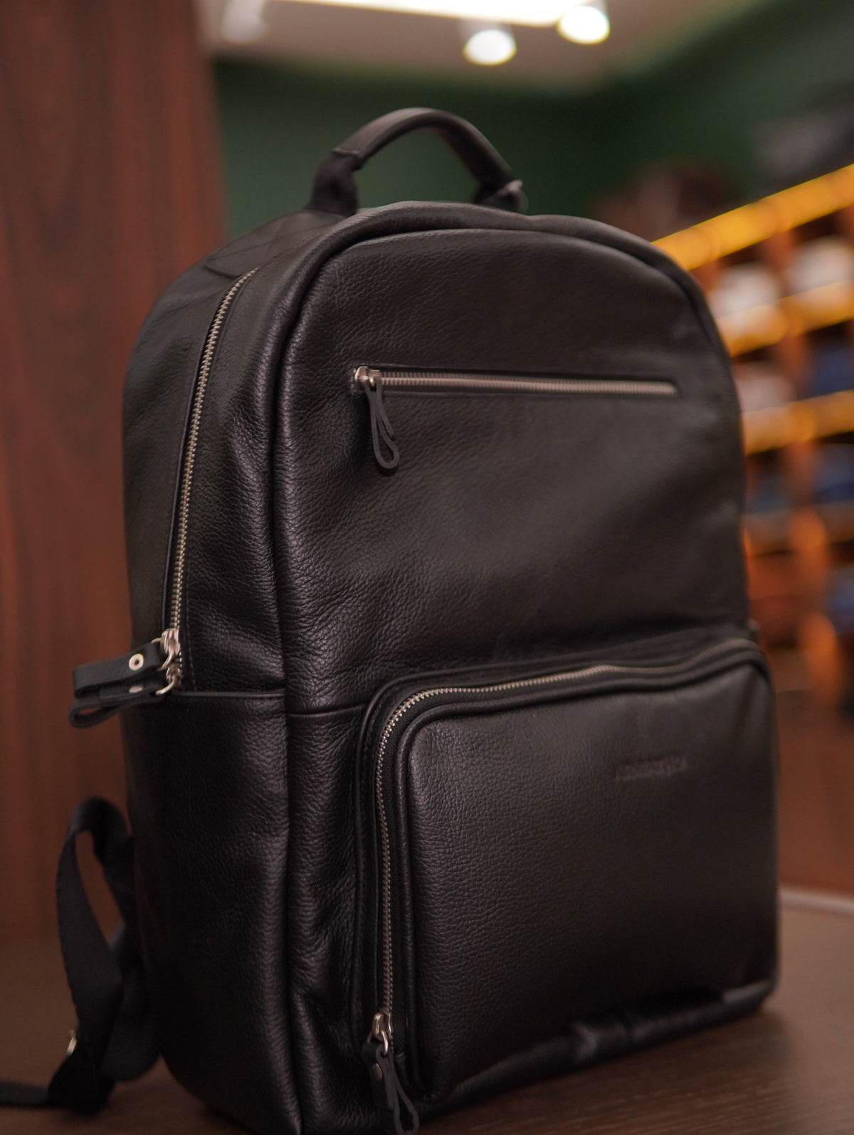 MOCHILA M176-A COURO CABERNET ARMIATHO PRETO