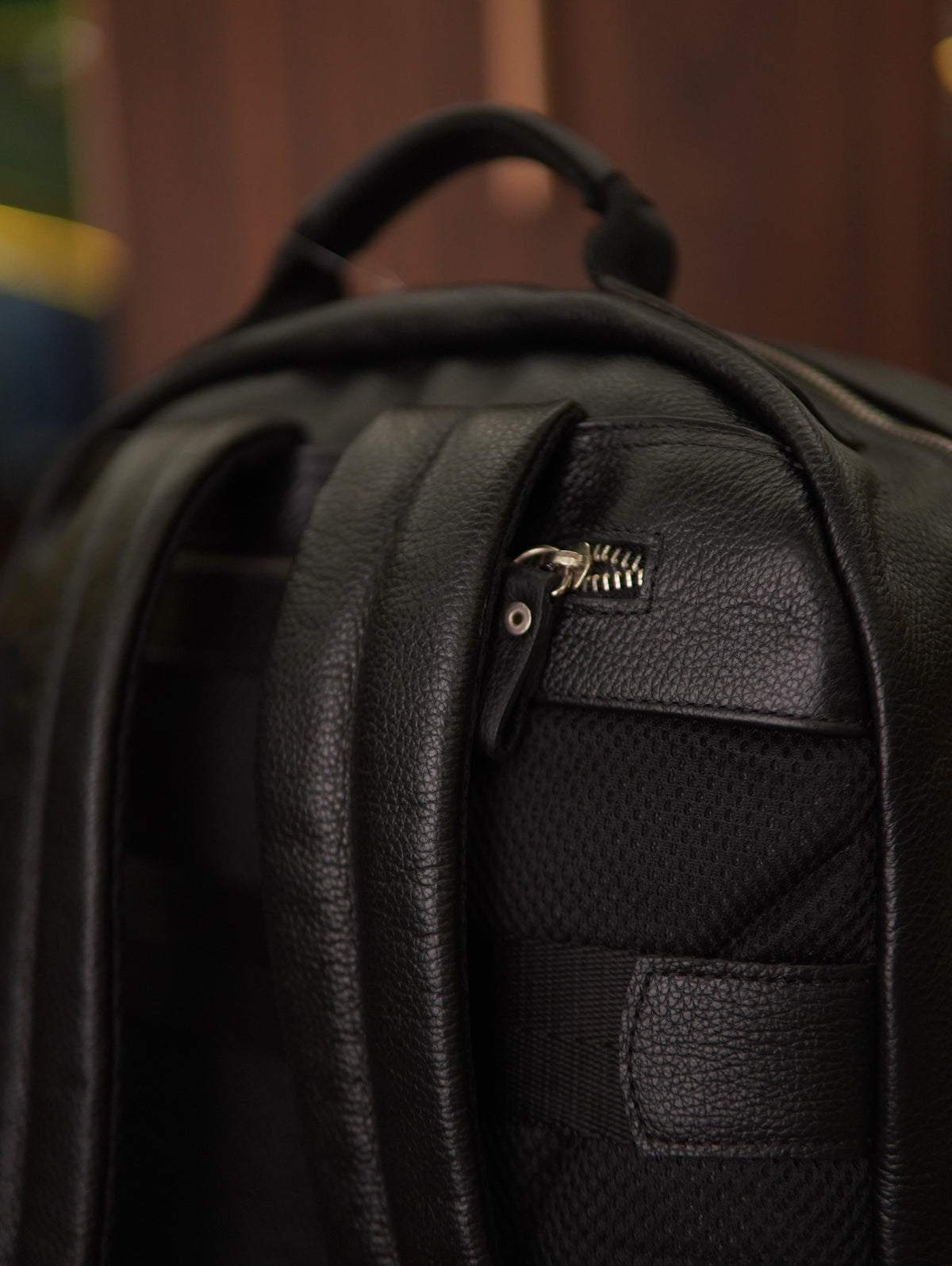 MOCHILA M176-A COURO CABERNET ARMIATHO PRETO