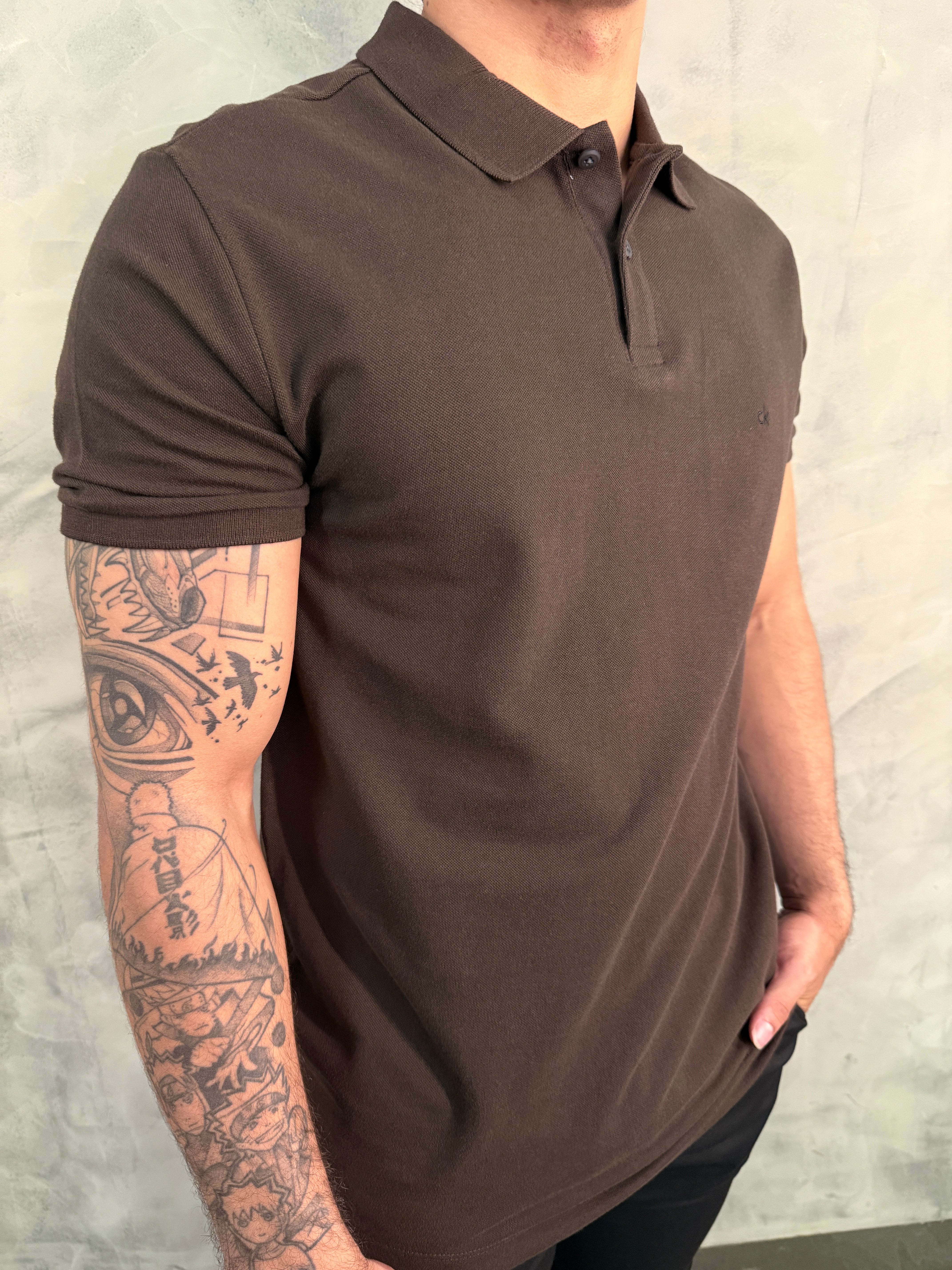POLO SLIM BÁSICA CALVIN KLEIN MARROM