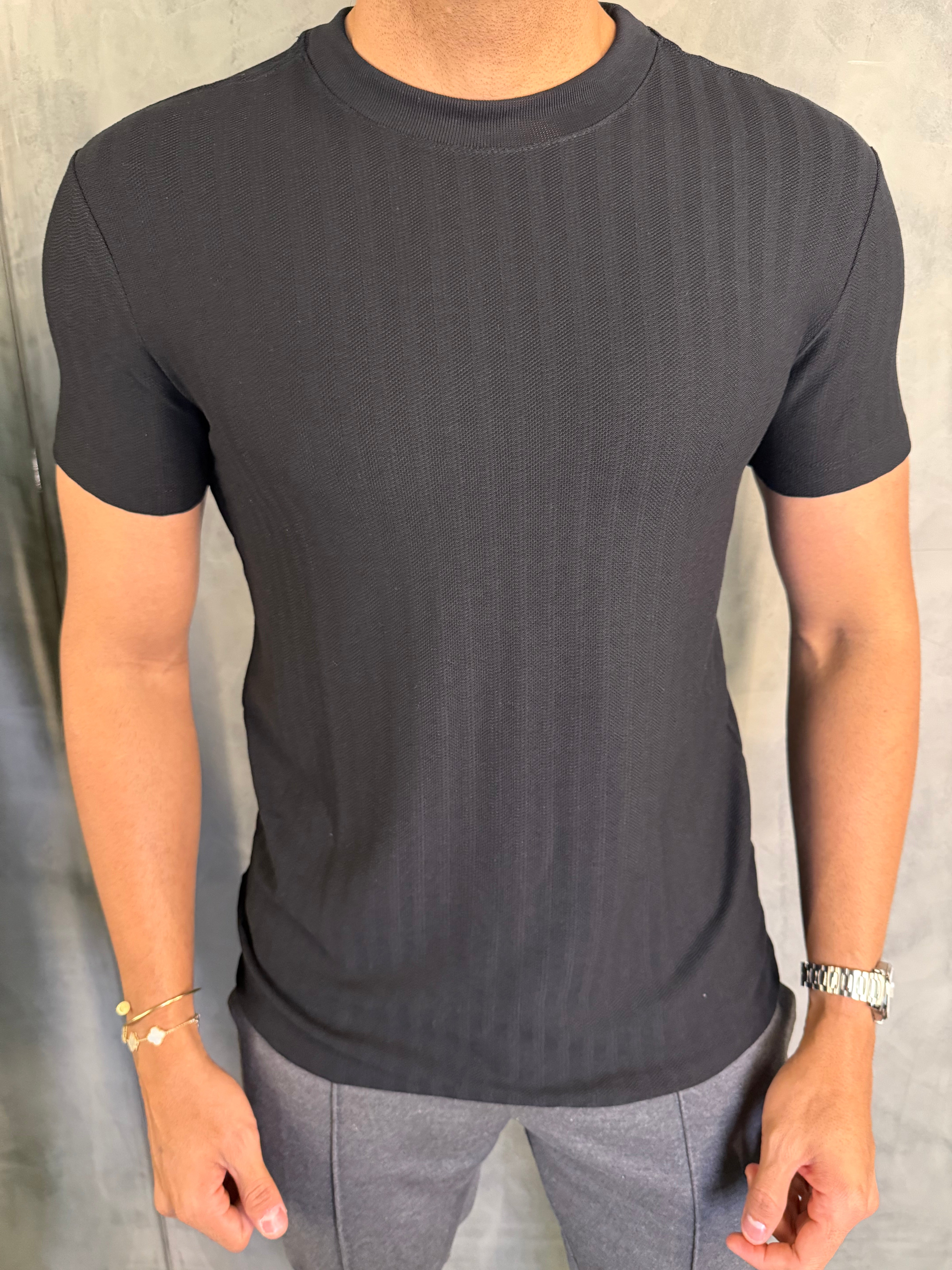 CAMISETA SLIM GOLA ALTA DLZ PRETO