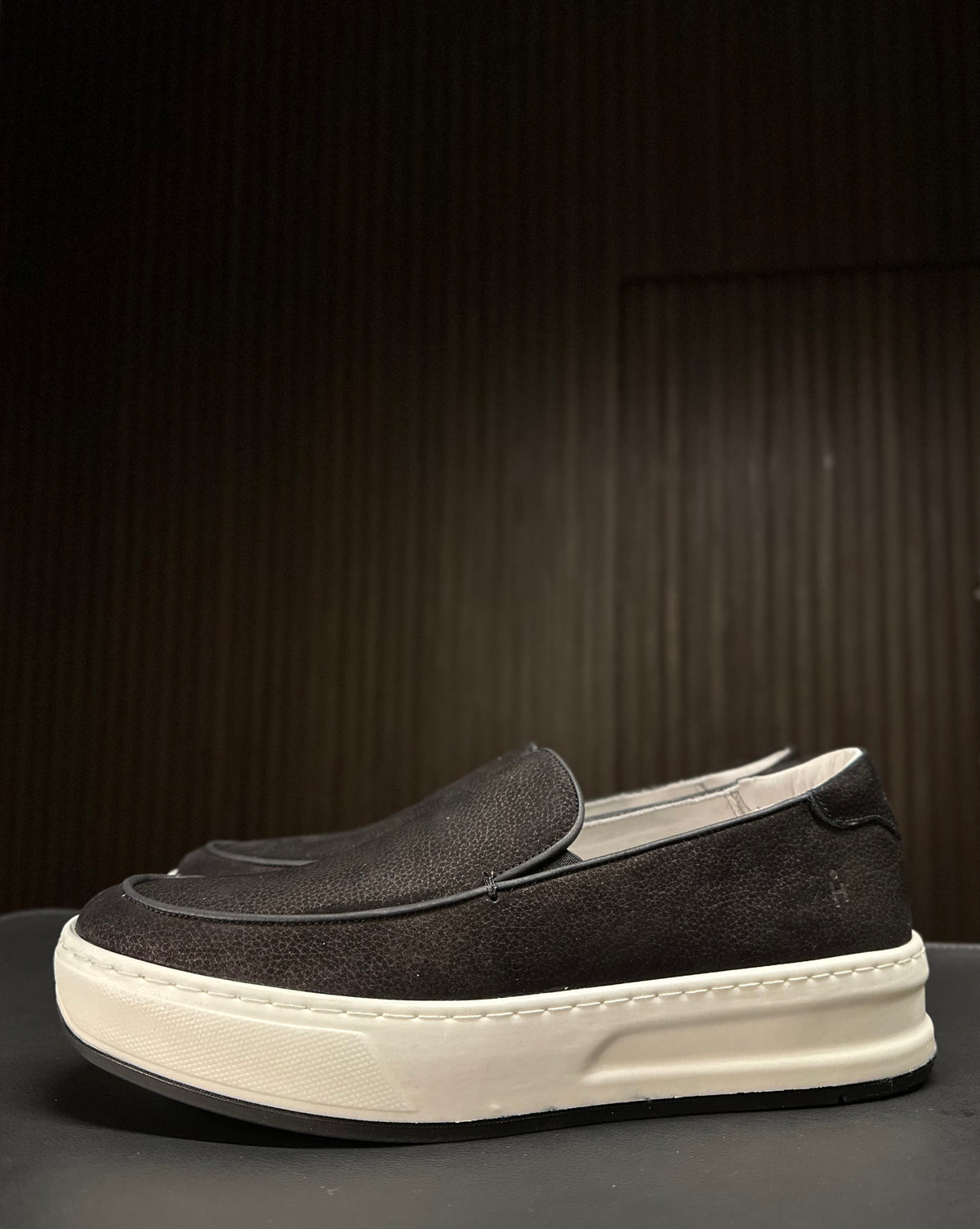 SLIP ON VELVET PONTO H PRETO