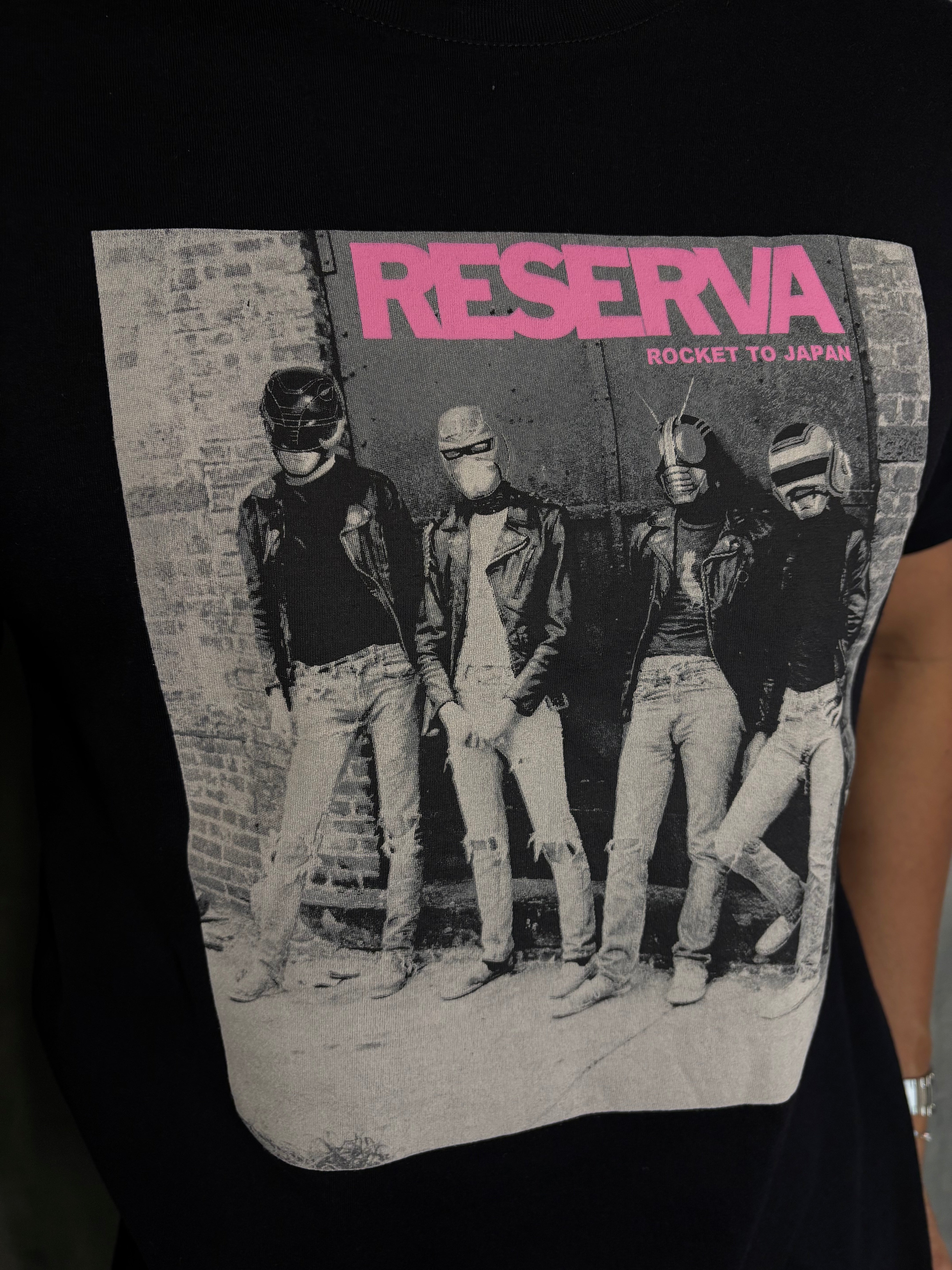 CAMISETA ESTAMPA ROCKET TO JAPAN RSV PRETO