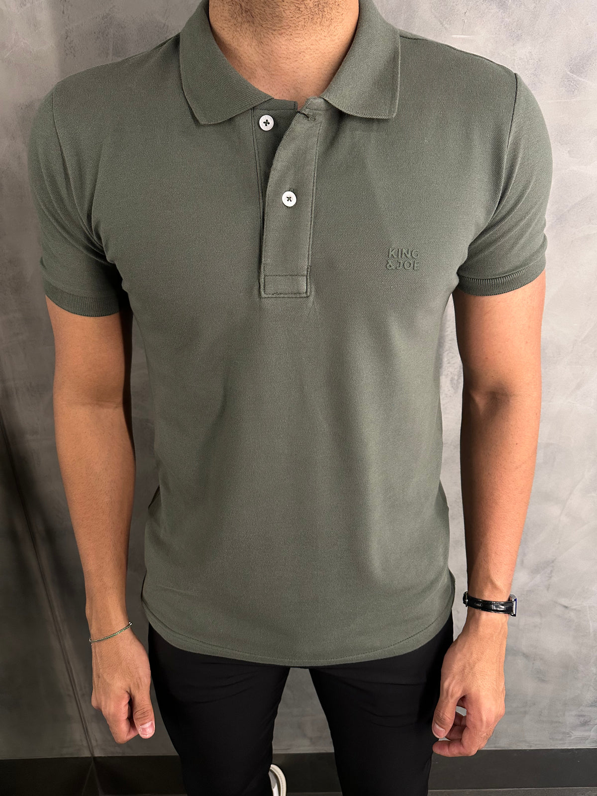 POLO PIQUET LOGOTIPO SLIM KINGEJOE VERDE MILITAR