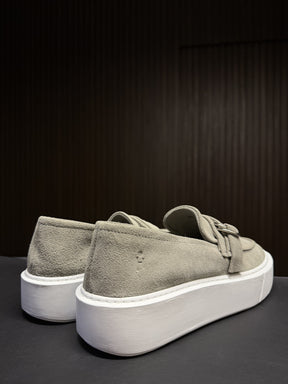 SLIP ON CAMURÇA FIVELA PONTO H CINZA