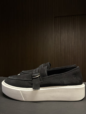 SLIP ON CAMURÇA FIVELA PONTO H PRETO