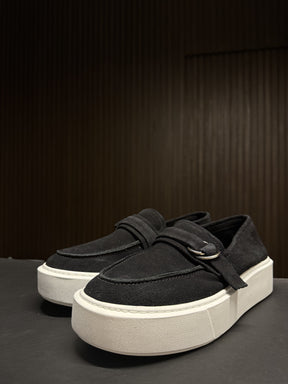 SLIP ON CAMURÇA FIVELA PONTO H PRETO