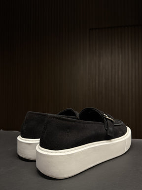 SLIP ON CAMURÇA FIVELA PONTO H PRETO