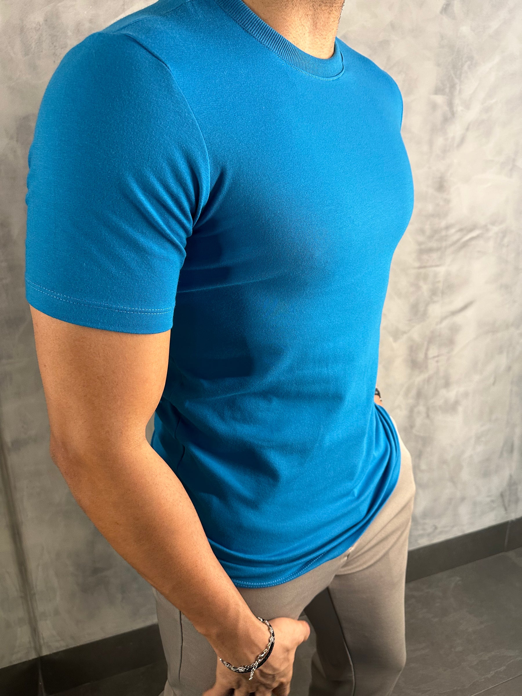 CAMISETA SLIM FIT PONTO H AZUL OCEANO