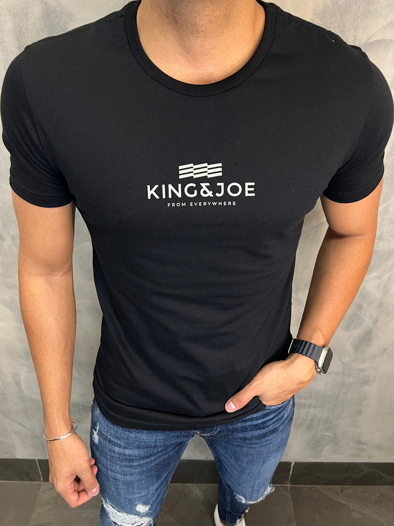 CAMISETA ESTAMPADA MANGA CURTA PRETO KINGEJOE