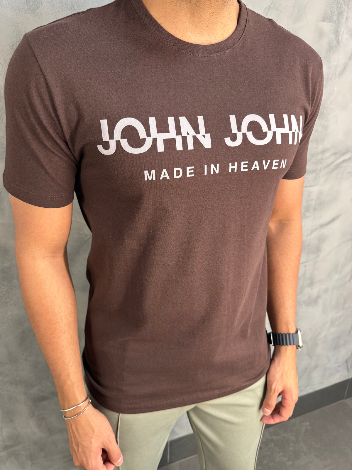 T SHIRT RG OFFSET JOHN JOHN MARROM ESCURO